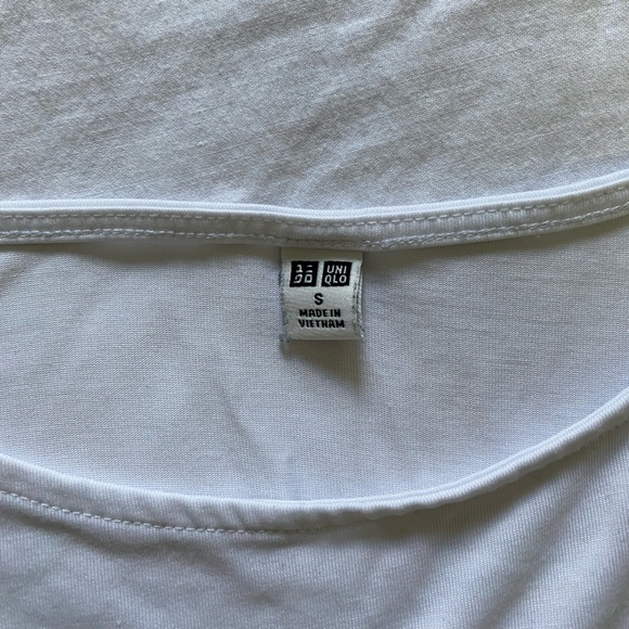 Uniqlo white dolman tshirt - Picture 2 of 3